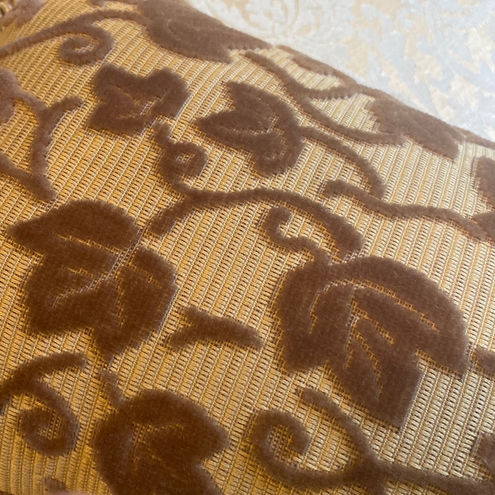 Vintage accent pillow - Picture 3 of 7
